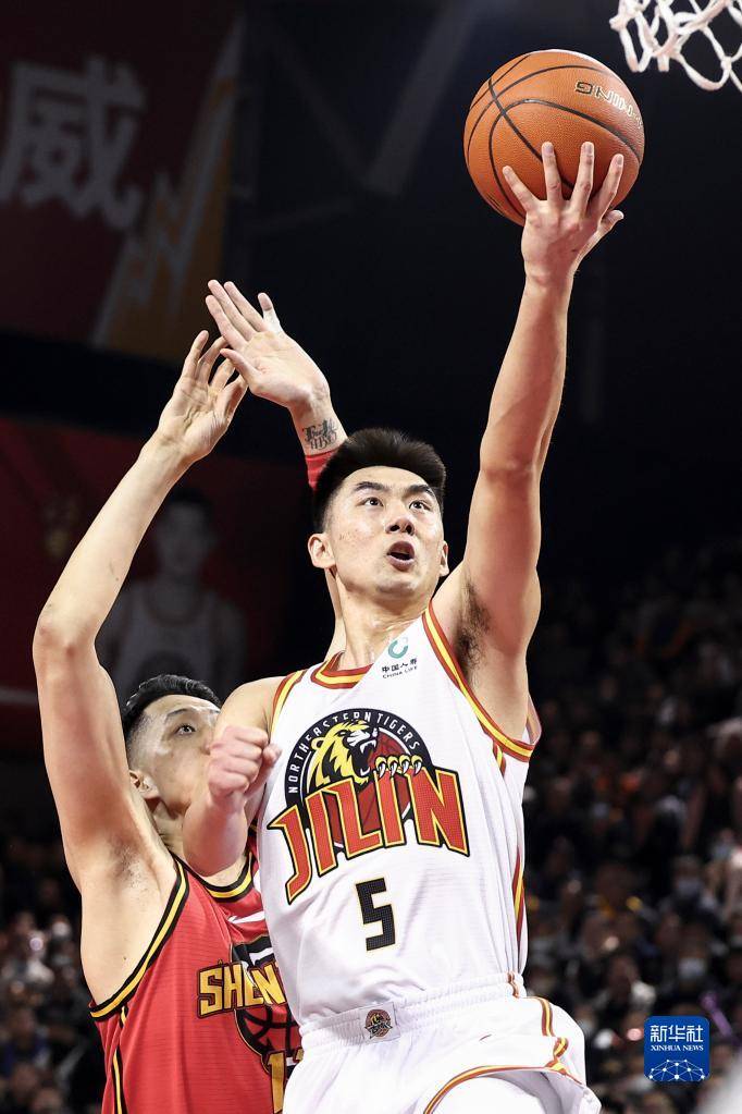 包含吉林男篮缺少内线支撑，战绩不温不火的词条