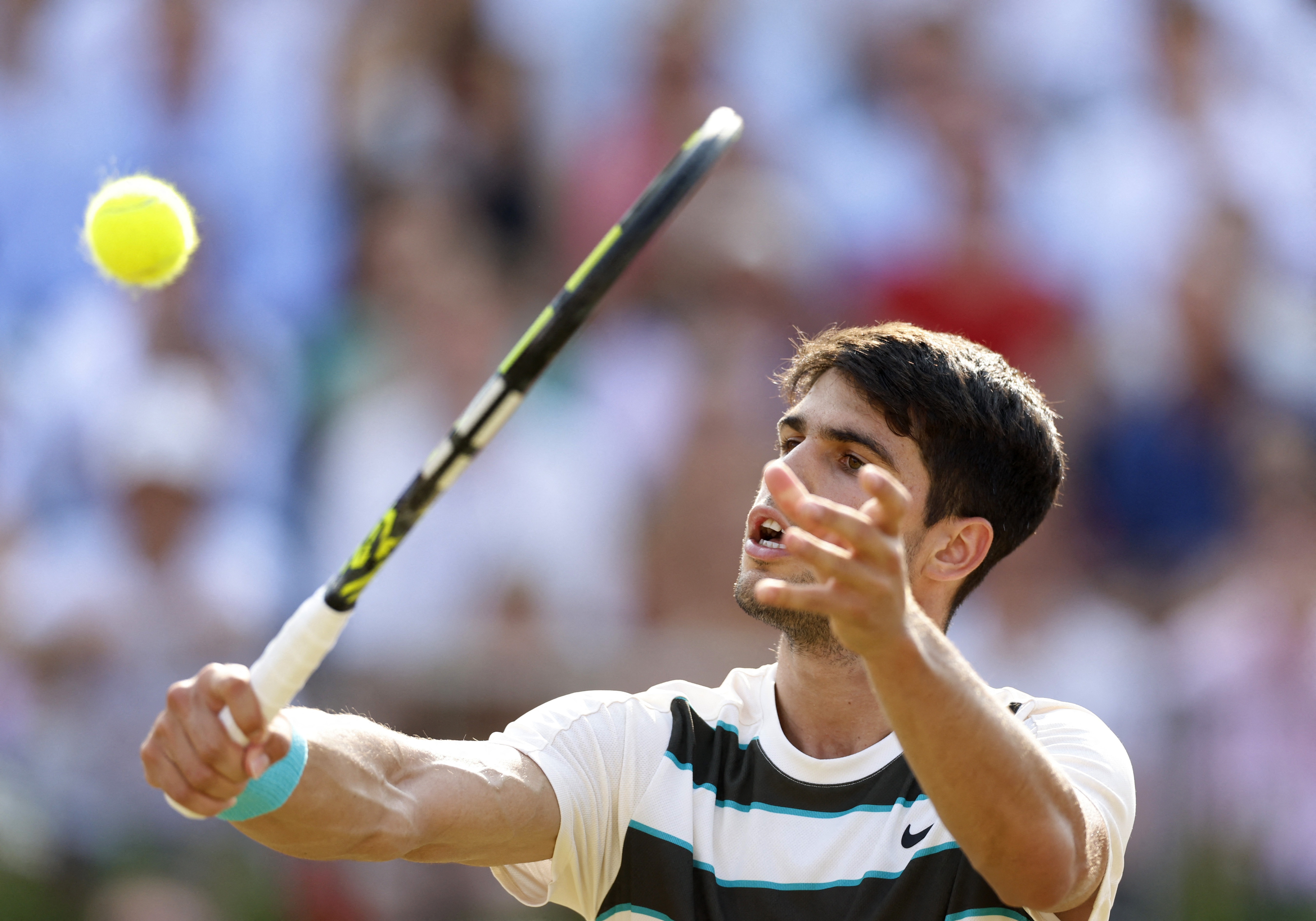 包含德国网球队绝地反击英国网球队，阿尔卡拉斯高光表现的词条