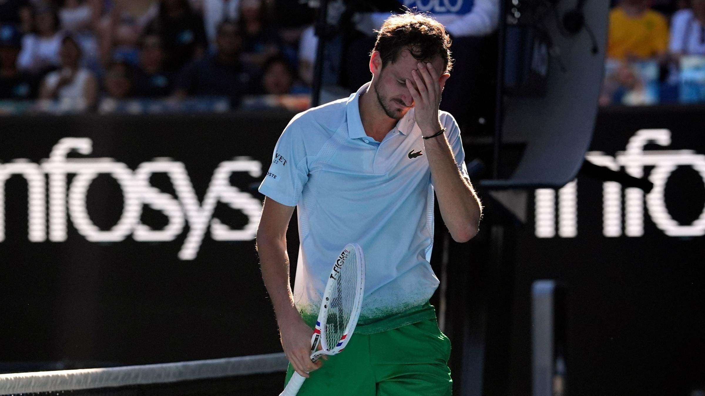 包含澳大利亚网球队险胜意大利网球队，梅德韦杰夫关键制胜的词条