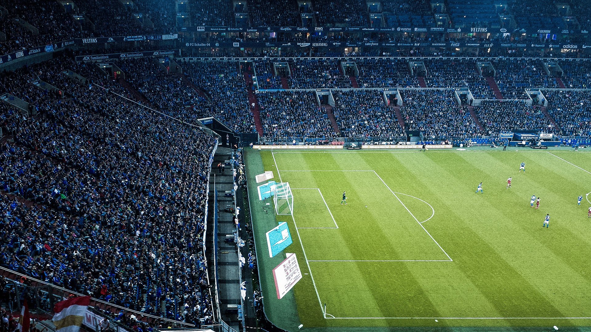 绿茵场上的双重变奏，西甲德比硝烟起，北伦敦枪手已鸣金